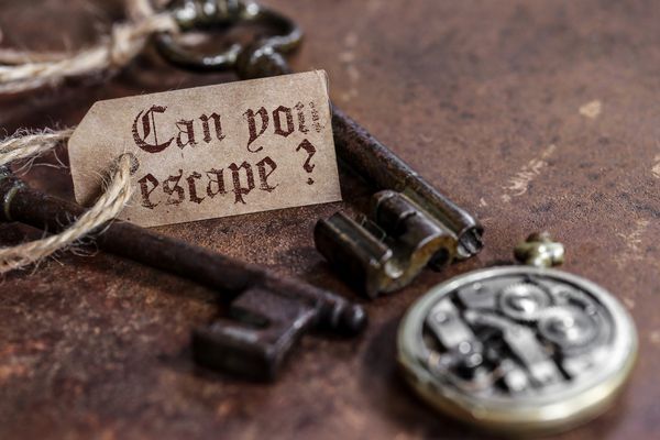 Can you escape tag for the escape room adventure together with a locker and two old keys