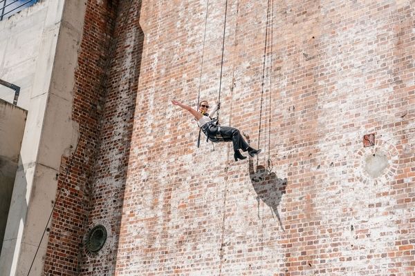 Lady roof jumping on dropline
